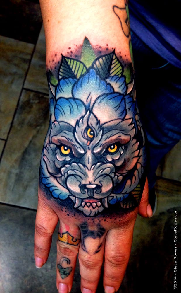 8 Wonderful Wolf Hand Tattoos • Tattoodo