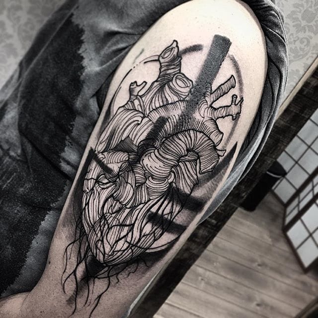 Heart tattoo by Fredao Oliveira #blackwork #blckwrk #linework #shading #abstract #sketchstyle #anatomic #anatomicalheart #FredaoOliveira