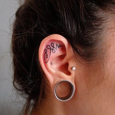 Lovely ear tattoo by Indy Voet. #unalome #spiritual #symbol #linework