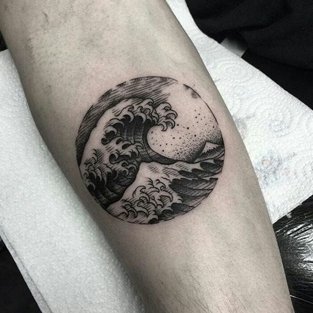 Great Little Hokusai Wave Tattoo by Henbohenning
