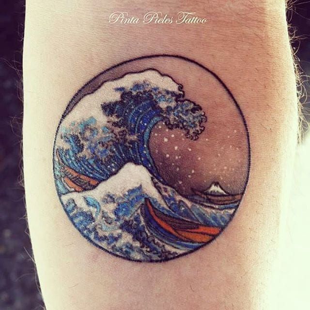 Detailed Hokusai Wave Tattoo by Pinta Pieles Tattoo