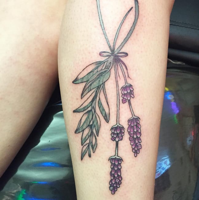 Detailed leaves in this lavender tattoo by @bekkietattoo (photo credit Instagram).