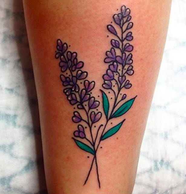Immaculate lines in this tattoo by @dellymedina (photo credit Instagram).