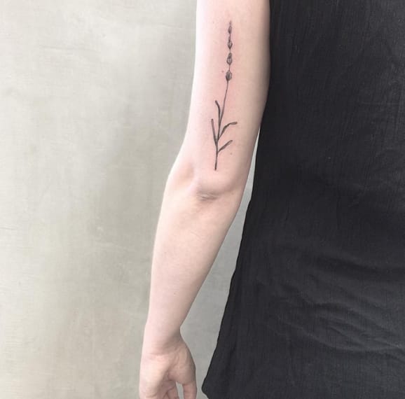 Perfect placement of this tattoo by @juju.tattoos (photo credit Instagram).
