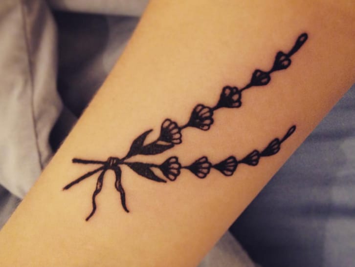 Black, simple and bold by @warahshitehouse (photo credit Instagram).