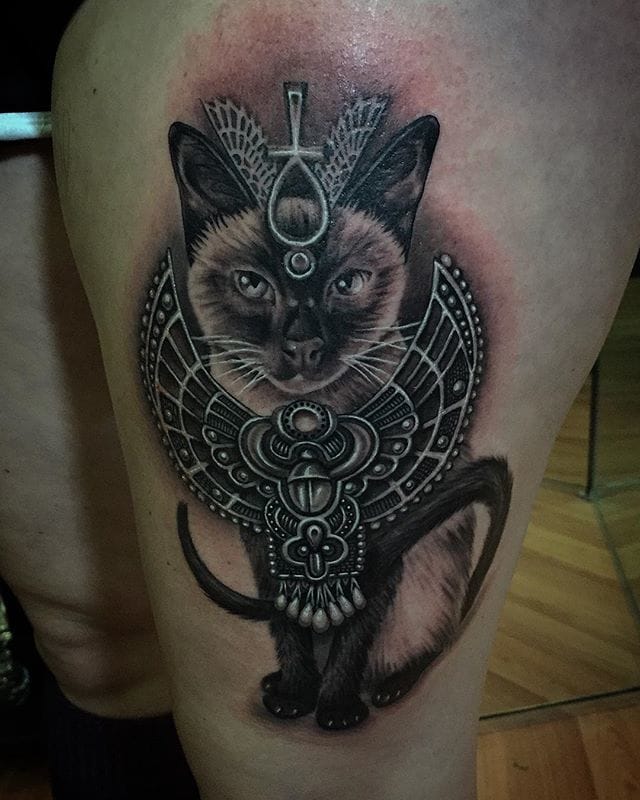 Rad Egyptian cat...