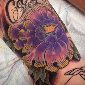Purple knee tattoo by Seth Campbell, Massachusetts (Instagram @cloudcitytattoo).