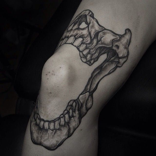 skull knee by Abes RIP TattooNOW