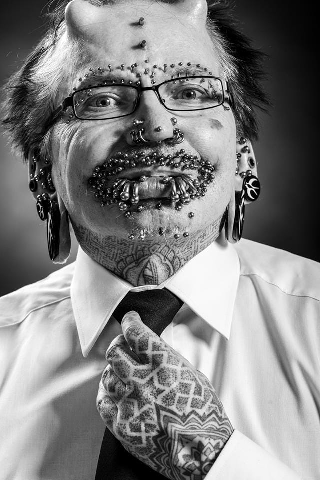 Looking respectable in a suit and tie, Rolf was actually refused entry into Dubai in 2014 where he was going to perfom with the Cirque le Soir because of his appearance