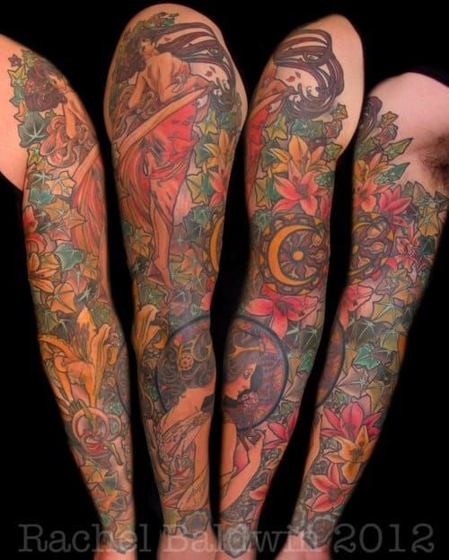 This sleeve by Rachel Baldwin has got a luxury of flowery détails.