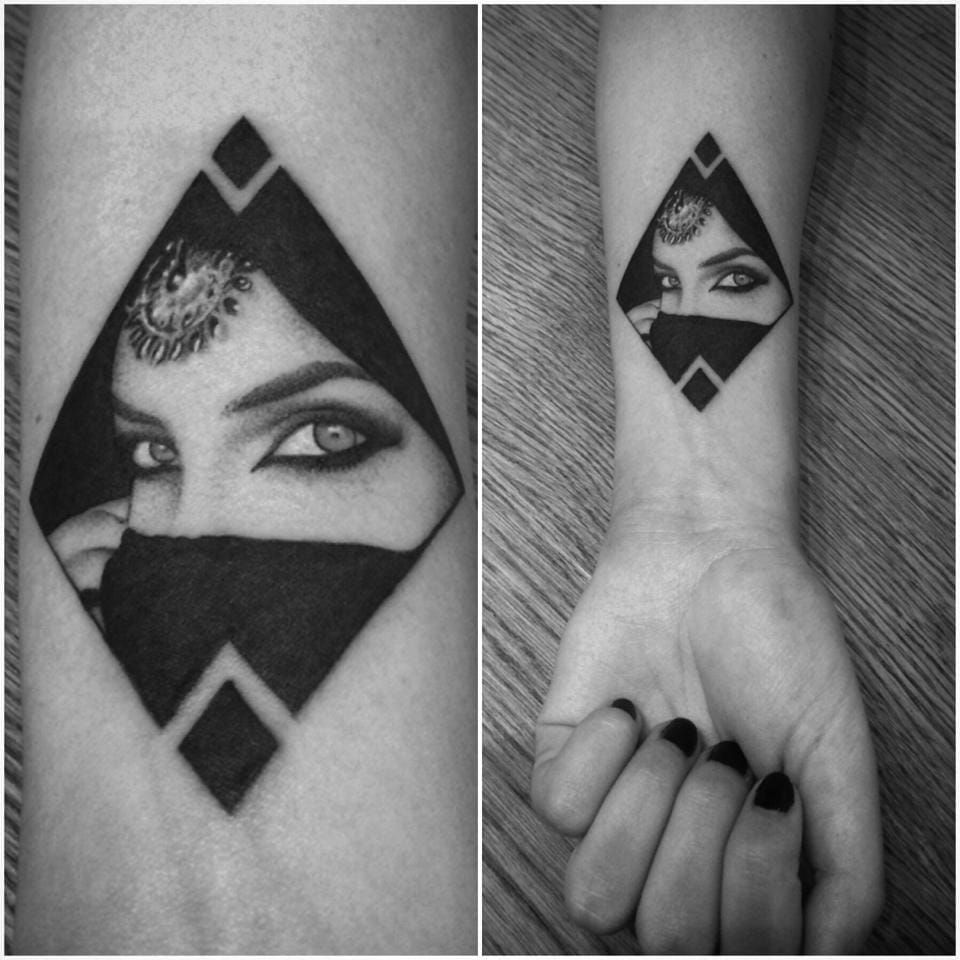 Wrist tattoos for women can look so awesome! Geometric woman portrait tattoo by Balazs Bercsenyi #portrait #romb