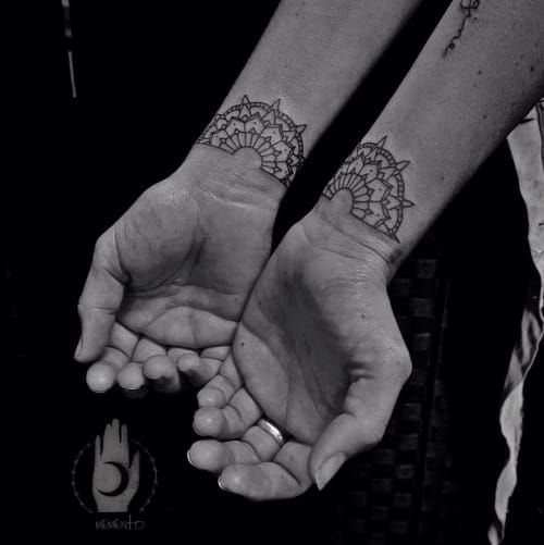 Jimmy Memento can make some beautiful linework wrist tattoos for women #bracelet #jimmymemento #mandala #linework