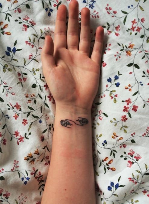 Wrist tattoos for women can be as cute as this one via allliseeissunflower/Tumblr #hands #linework #simple #delicate