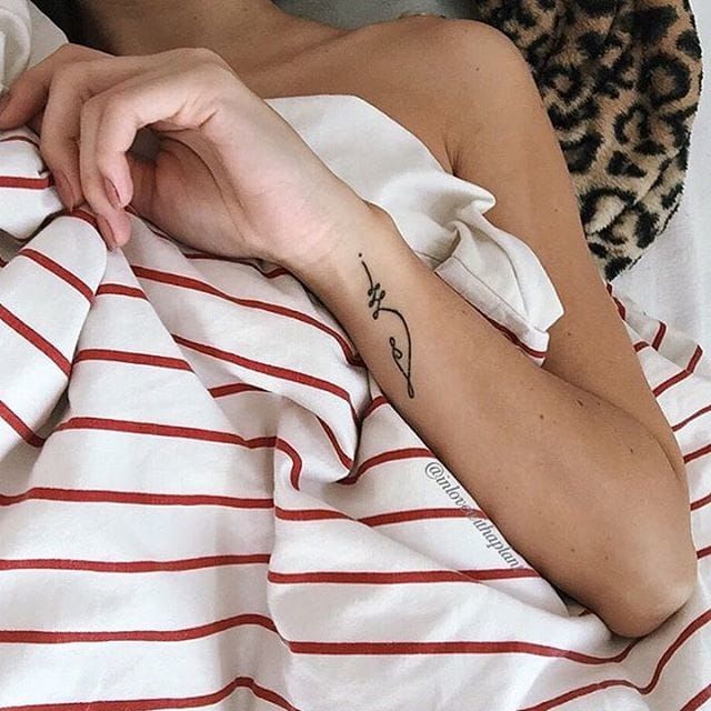 Or you can go with something subtle and timeless as the unalome. Via inlovewithaplant/Instagram
