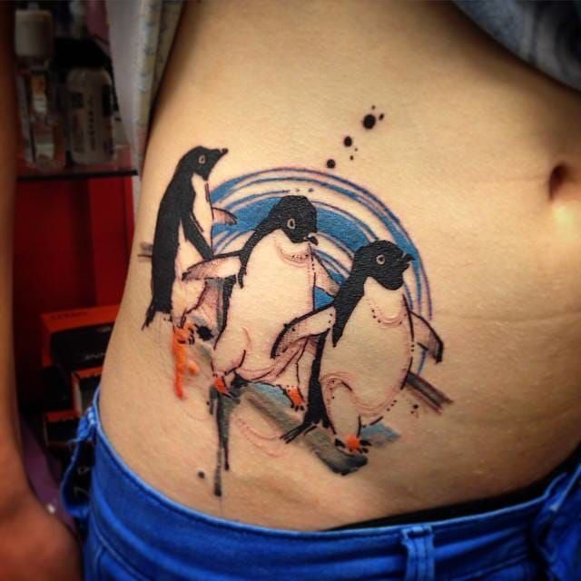 Regardez cette photo Instagram de playgroundtat2  6095 mentions Jaime   Penguin tattoo Sewing tattoos Mini tattoos