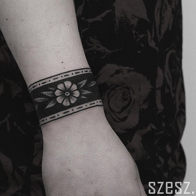 Cuff by Szeszu