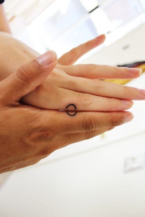 Matching couple tattoo. Artist unknown. #coupletattoo #linework #circle #simple #couple
