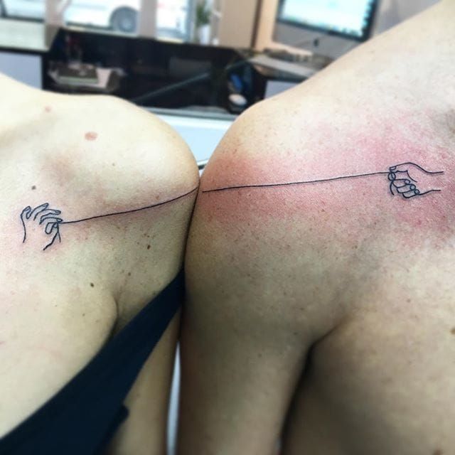 Tugging at your heartstrings, tattoo by @maxtoson/Instagram #coupletattoo #simple #linework #fineline #minimalistic
