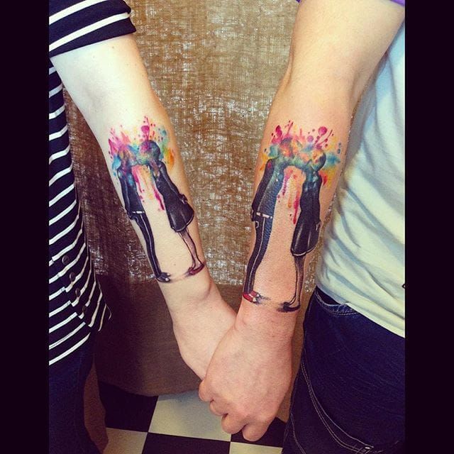 Beautiful tattoo by @sol_keyboard/Instagram #watercolor #coupletattoo #couple
