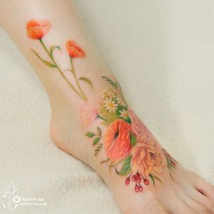 Flowers on the foot by Silo. Photo: Instagram.