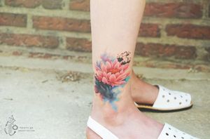Watercolour flower tattoo by Silo. Photo: Instagram.