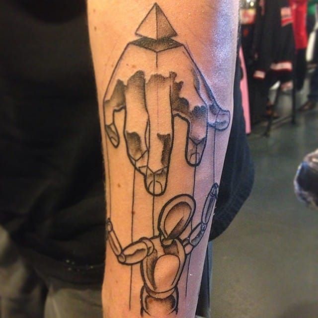 Illuminati piece by Denn Soijo.