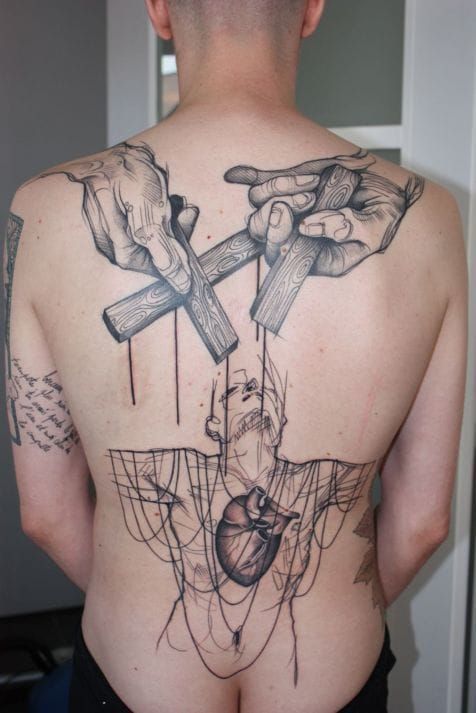 Artsy backpiece by Léa Nahon.
