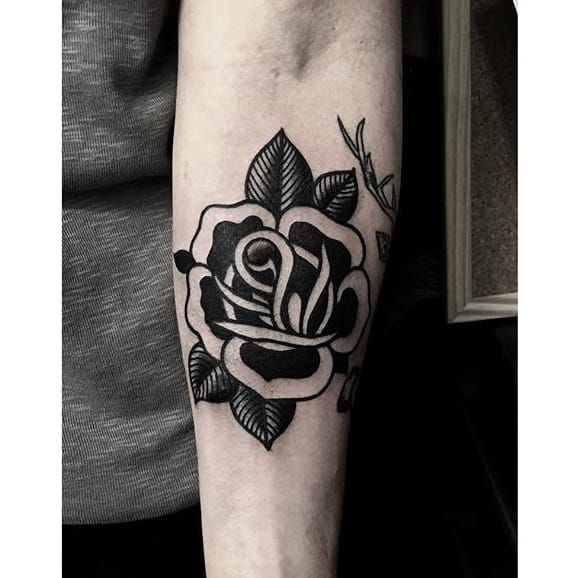 12 blackwork rose tattoos that put an edgy twist on the traditional
