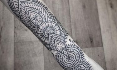 Tattoo Style To Love: Paisley And Mehndi Wrist Cuff Tattoos • Tattoodo