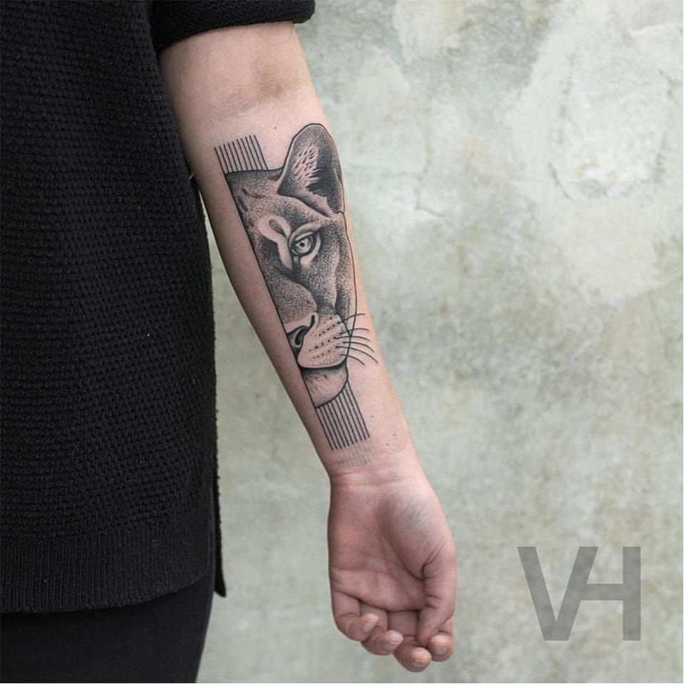 15 Powerful Lioness Tattoos • Tattoodo