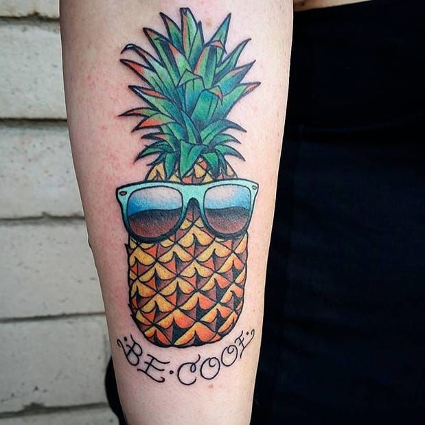 Traditional Pineapple Tattoo  Ananas tattoo Blumen tattoo schulter  Vintage blume tattoo