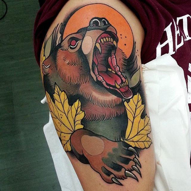Premium Vector  Roaring bear with traditional tattoo style