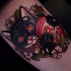 Neko tattoo by Lewis Buckley. #LewisBuckley #neko #cat #japanese #neotraditional #daruma #darumadoll