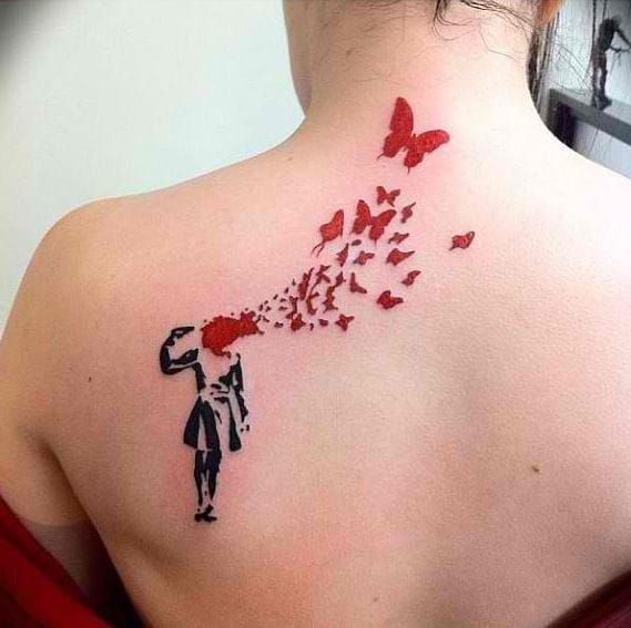 Couldn't find the name of the tattoo artist, please tell us in comments.