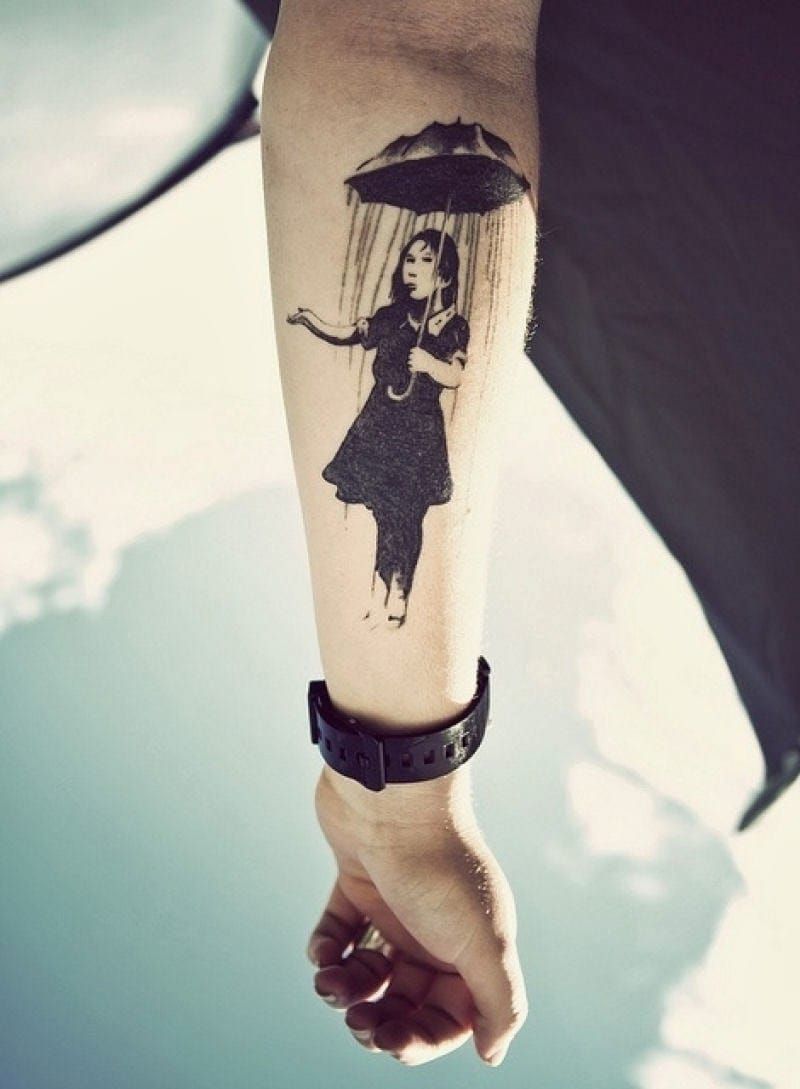 Couldn't find the name of the tattoo artist, please tell us in comments.