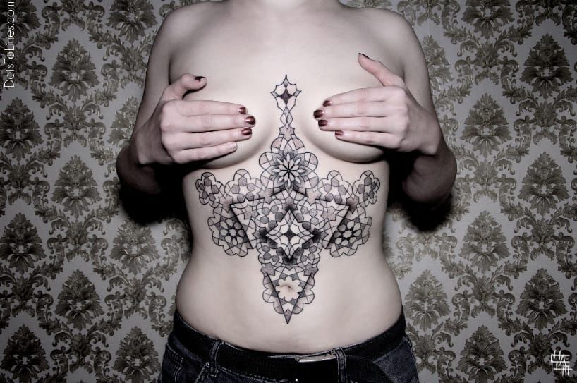 Geometrical torso piece with interesting 3d effects and a nice use of the navel. By Chaïm Machlev #ornamental #mandala #mandalas #dotwork #dotshading #dotshade #blackwork #blckwrk #ChaïmMachlev