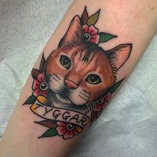 Ginger Cat Chews de Chris Jenko.  #tradicional #banner #cat #cat #flower #ChrisJenko