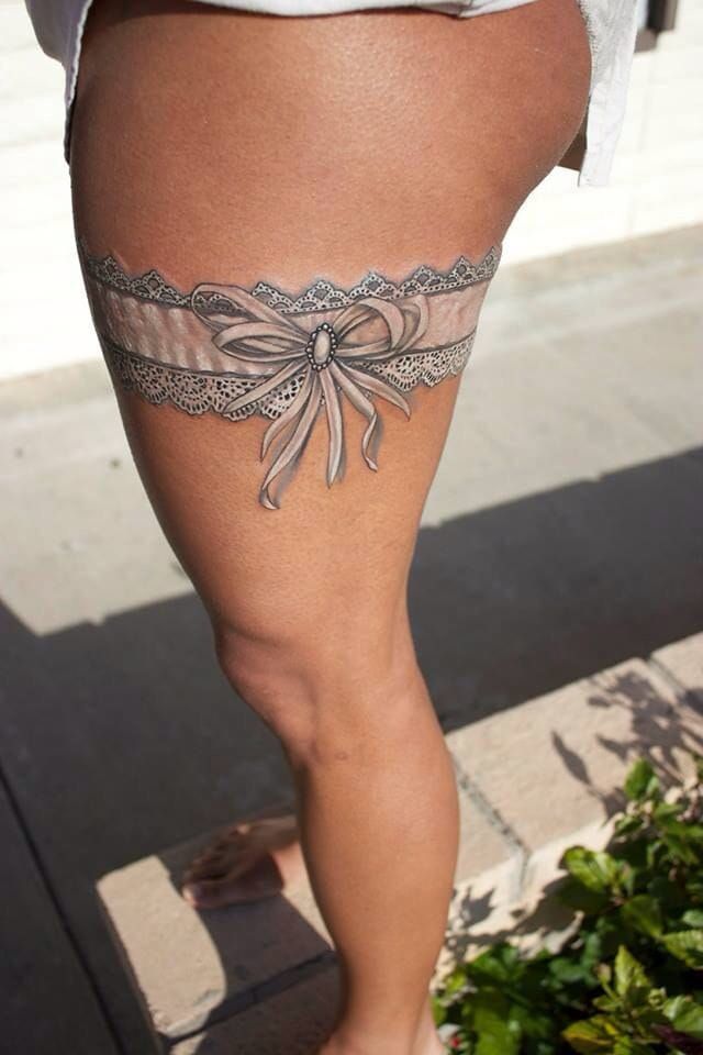 lace tattoo on thigh  Tattoo oberschenkel Oberschenkel tattoo  Tätowierungen