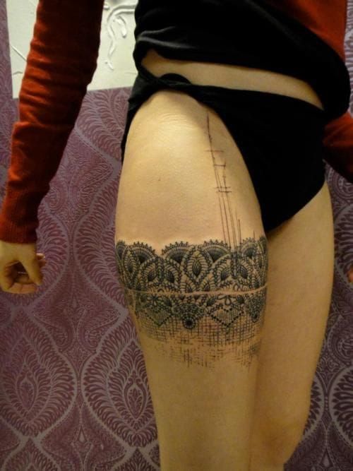Graphic lace by Xoil.