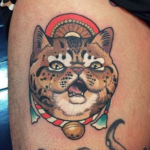 Tatuaje de gato del joven Woong Han.  #YoungWoongHan #neotraditional #cat #cat tattoo #neo #neko