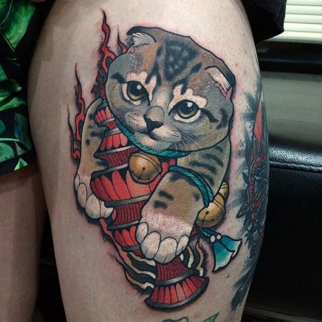 Neotraditional cat tattoo on the leg