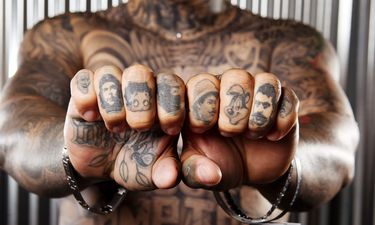 16 Bold and Brave Knuckle Tattoos • Tattoodo