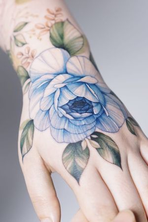 #꽃타투 #손등타투 #장미타투 #타투 #flowertattoo #floraltattoo #rosetattoo #handtattoo #tattoo #koreatattoo #타투이스트실로 