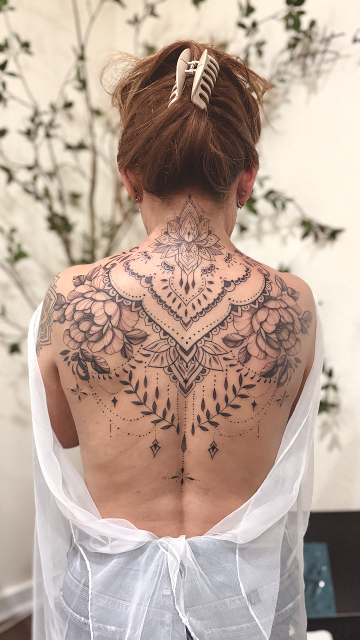 アート・デザイン・音楽 BACK PIECE TATTOO II Mandala Back Piece • Tattoodo