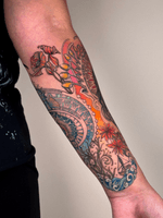 Inspired by Kayla's story of her childhood memories riding horses with her dad and her (our) love for Art Nouveau, this half sleeve is a reality after 5 sessions! I can't thank you enough Kayla! For the creative freedom, for your trust and your always beautiful energy.