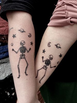 Juggling skeletons
