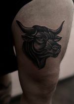 Black and Gray Bull Head