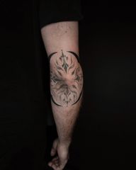 Added a frame to the elbow tattoo I did a little over 4 months ago! Adding more to this over time to create my first blackwork sleeve on Brandon 🖤(Don’t mind the leftover stencil, messy ink and textured skin from numbing spray 😅)..#tattooapprentice #tattoo #tattoos #tattooartist #art #tattooflash #tattoodesign #tattooideas #tattooart #ink #apprenticetattoo #blackwork #inked #tattooapprenticeship #apprentice #tattoolife #artist #femaletattooartist #drawing #linework #flashtattoo #tattooed #blackworktattoo #illustration #tattooist #tattooing #blackandgreytattoo #tattooinspiration #flash