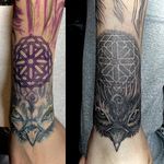 Free hand phoenix head tattoo with geometric pattern #tattoo #inprogresstattoo #phoenixtattoo #inspiration #handtattoo #geometrictattoo #blackwork #blacktattoo #tattoo #art #darkart #darkartists #darkinkspiration #darkart_collective #darkartist #tattoolife #inked #blackmetal #dark_art_culture #tätowierung #berlin #tattooberlin #tattoodo #tatuaggio #berlintattooartist #italiantattooartist #kwadron #apocalypsetattoo