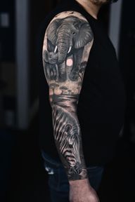 Outer sleeve: it does not wrap around the arm but covers the entire outer area from the shoulder to the wrist. It is completed in approximately 4–5 sessions, depending on the final design.